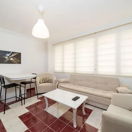 Peaceful Flat Near Trendy Attractions In Muratpasa *